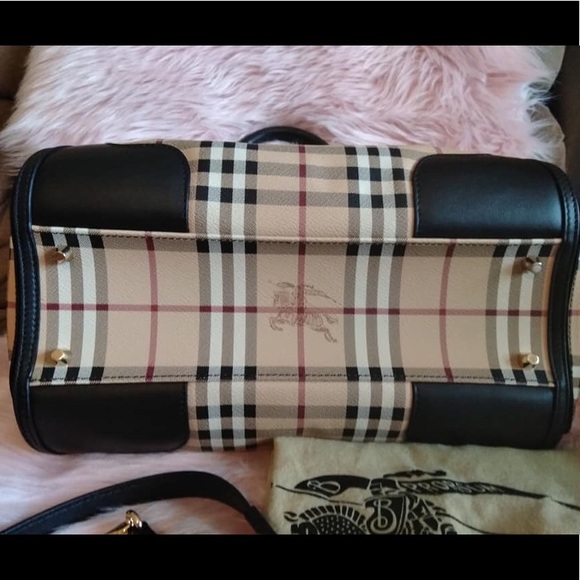 🎈SOLD🎈 Authentic SM Gladstone Burberry tote - Picture 4 of 8